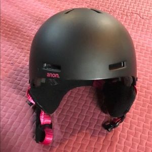 Woman’s Snow Helmet